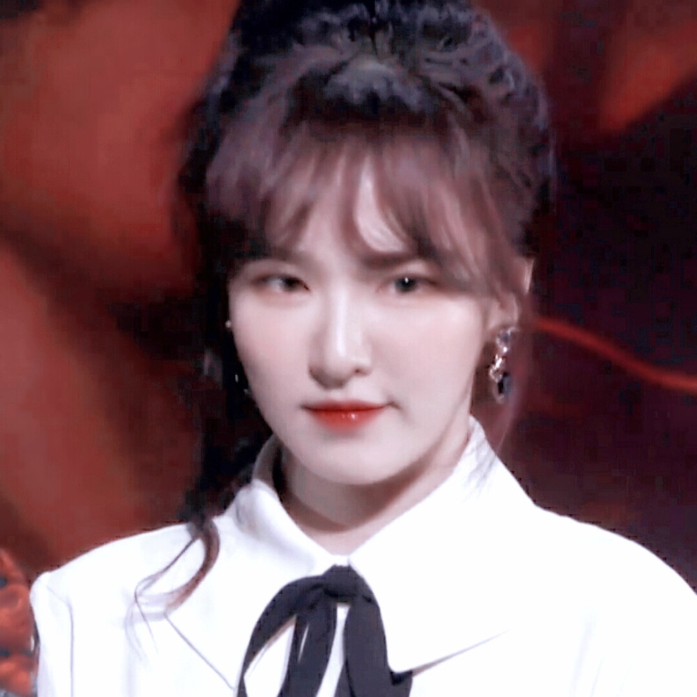  #在所有的物是人非里一而再再而三的喜欢你#
◎孙胜完Wendy
cr.苏稚童 原截小贤礼丝