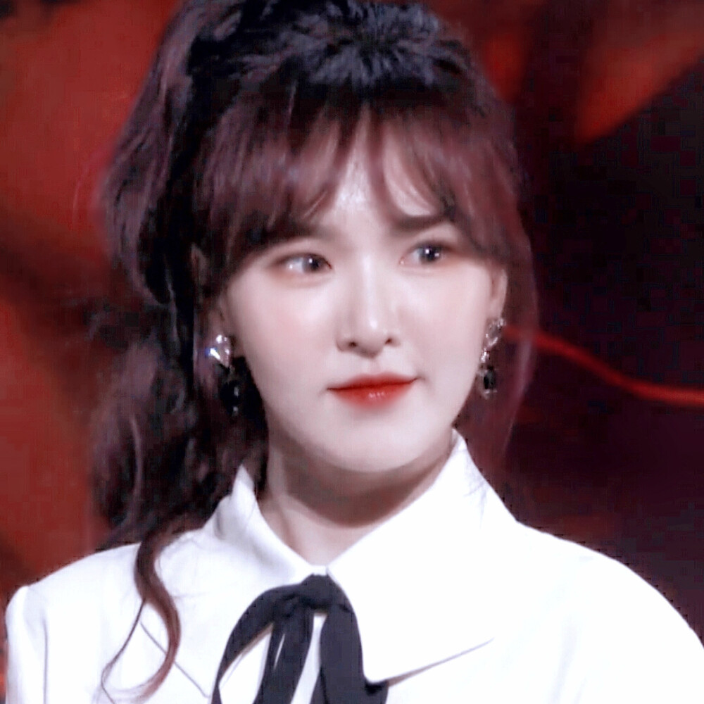  #在所有的物是人非里一而再再而三的喜欢你#
◎孙胜完Wendy
cr.苏稚童 原截小贤礼丝