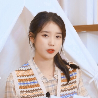 IU | IU的宅家Signal
cr:砂糖收藏家