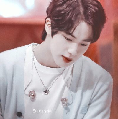 你有光芒，我便周身发暖。
cr.MoonSun_vv