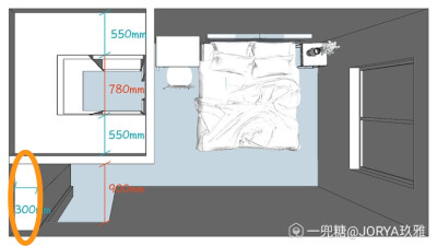 充分利用门后空间作薄收纳柜