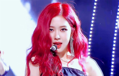 朴彩英 Rosé blackpink