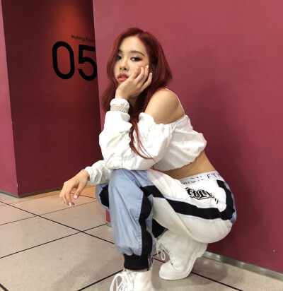 朴彩英 rosé blackpink