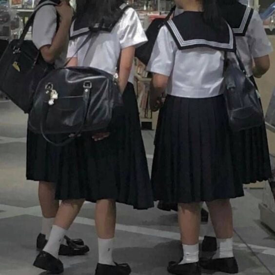 不要熬夜了
早点睡
晚安
少女头像壁纸背景女生制服