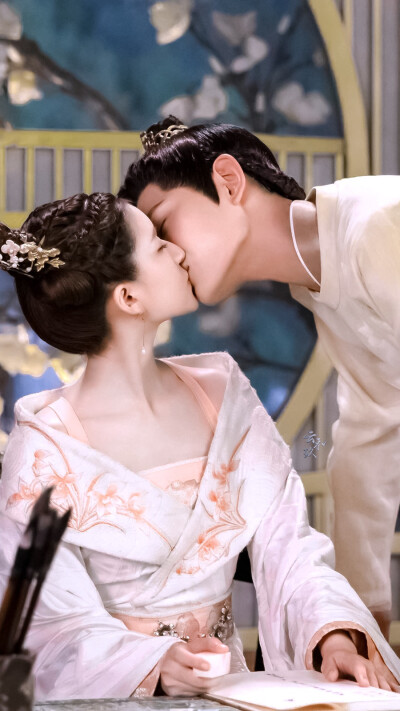 《传闻中的陈芊芊》壁纸，可太甜了