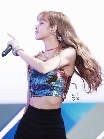 BLACKPINK#Lisa
这次回归美貌值又上升了
真的是人间芭比
爱惨了这女生