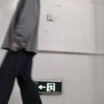 帅气成熟魅力男生部位头像
礼貌拿