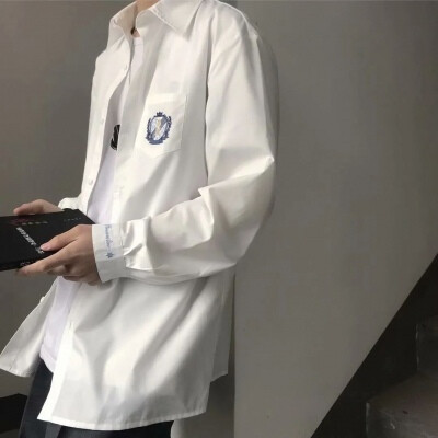 帅气成熟魅力男生部位头像
礼貌拿