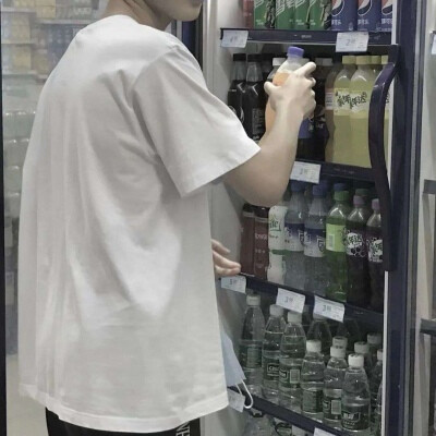 帅气成熟魅力男生部位头像
礼貌拿