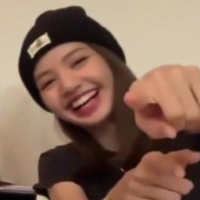 BLACKPINK由JENNIE、LISA、JISOO、ROSÉ四个人组成……简介在评论区