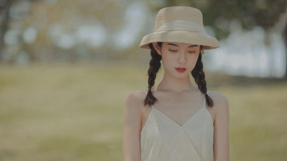 电脑手机壁纸 盛世美颜 偏复古
图源微博 自截 二传注明堆糖乱世桃园理奈娴