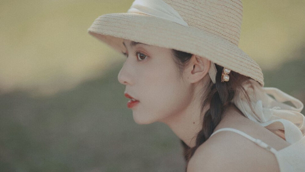 电脑手机壁纸 盛世美颜 偏复古
图源微博 自截 二传注明堆糖乱世桃园理奈娴