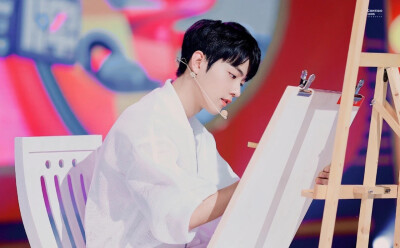 战战，我想告诉你，善良又温暖的人，值得被这个世界温柔相待~ （网络抱图，如若侵权，请联系我删除）