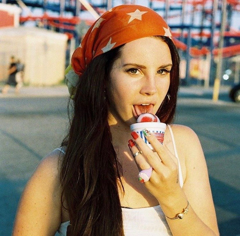 Lana Del Rey
生日快乐(⑉°з°)-♡