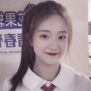 胡馨尹

原:ks乔愿

“月亮偷偷的钻进了云的怀里，你什么时候钻进我的怀里.”