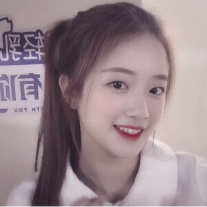 胡馨尹

原:ks乔愿

“月亮偷偷的钻进了云的怀里，你什么时候钻进我的怀里.”