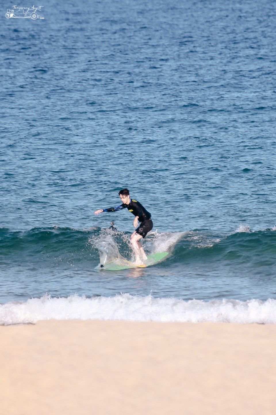 王一博夏日冲浪店