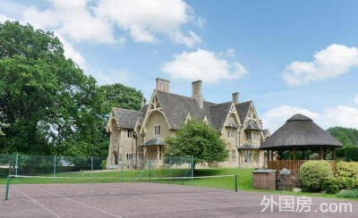 英格兰 (England) 城市：剑桥 (Cambridge) 地址：Second Drift, Wothorpe, Stamford物业类型：别墅房型：7卧1浴房屋面积：559㎡
约495万