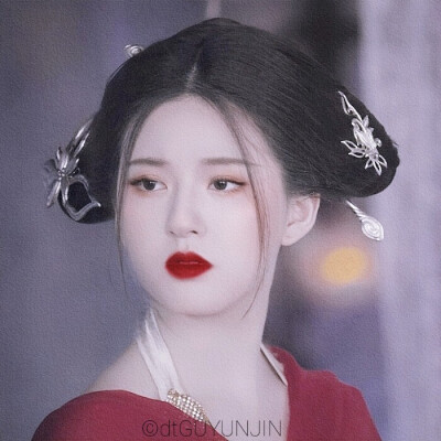 - “和离？我喜欢你，离不开你，这你知道吧？”
-“知道”
- “我虽然性情纯良，为人和善，但若被逼急了的话，也是会控制不住我自己的，这你也知道吧…乖”
/赵露思/
顾云槿-宋伊娮-
·原…