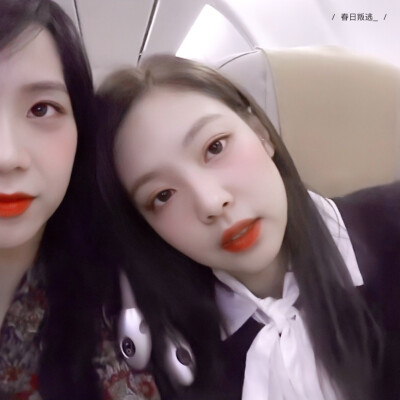 Jisoo & Jennie
