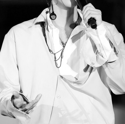 “我这一生，有一百次，一千次，一万次机会的可以告诉你，我爱你。我当然爱你，我永远爱你，最终你活成了我，用拨筋抽骨的方式把彼此的感情卷携带尽。最终我活成了你，终我一生再也听不到我想要的答案，是我输了，池…