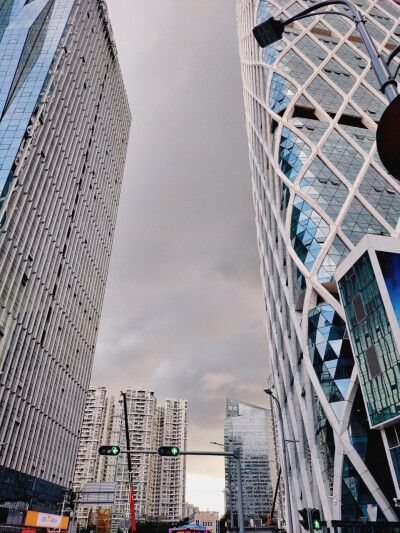 暴风雨前的余光——