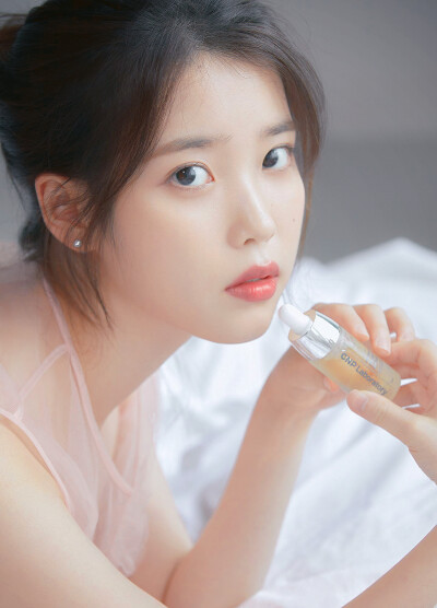 李知恩 iu
cr.嗑颜大魔王