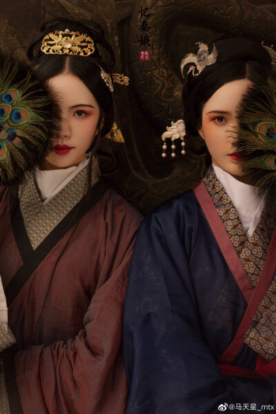 烟光薄，栖鸦归后，暮天闻角。