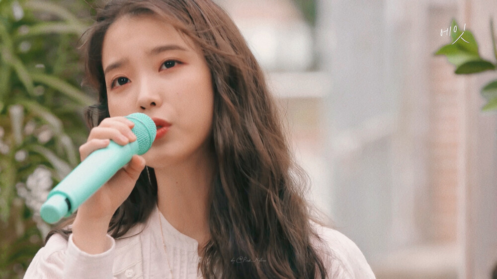 IU 李智恩