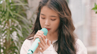 IU 李智恩