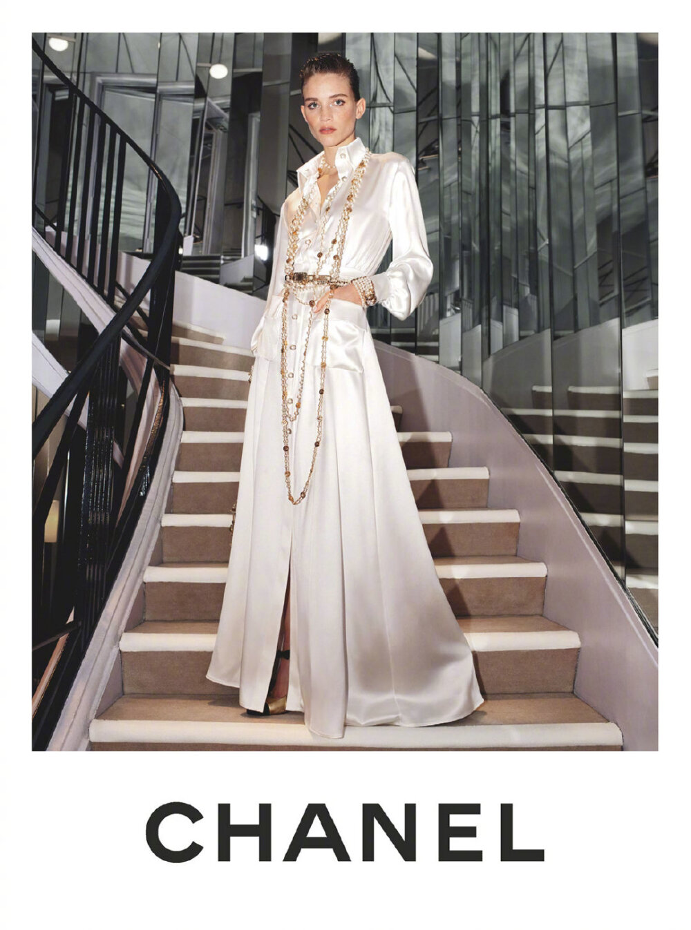 Chanel Pre-Fall 2020 campaign 香奈儿“巴黎—康朋街31号” 高级手工坊早秋系列广告
模特：Anna Ewers, Vittoria Ceretti, Rebecca Longendyke, Gigi Hadid, Mona Tougaard, 潘浩文……
摄影：Melodie McDaniel
[weibo@小象王国]