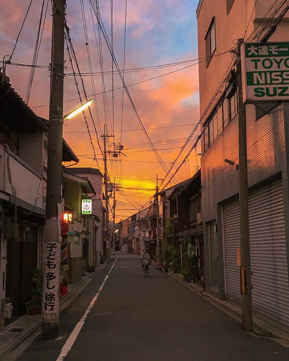 茶不喜欢孤独，我的茶也想要你。
风景☆蓝色☆☆粉色天空☆夕阳☆治愈☆外景☆干净☆拿图点赞关注☆经常更新☆源于各处侵权删除☆大海