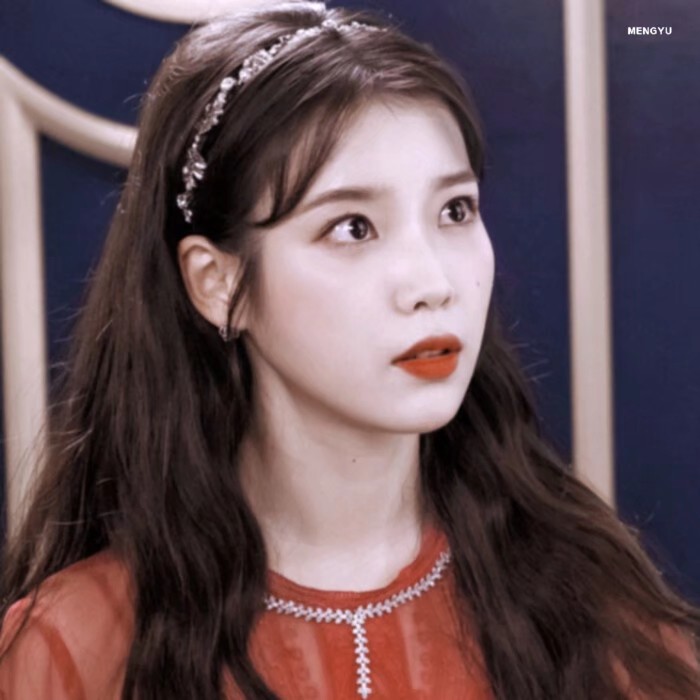 IU