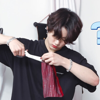 田柾国/小国/JUNGKOOK/JK
图源微博 拿图点赞收藏