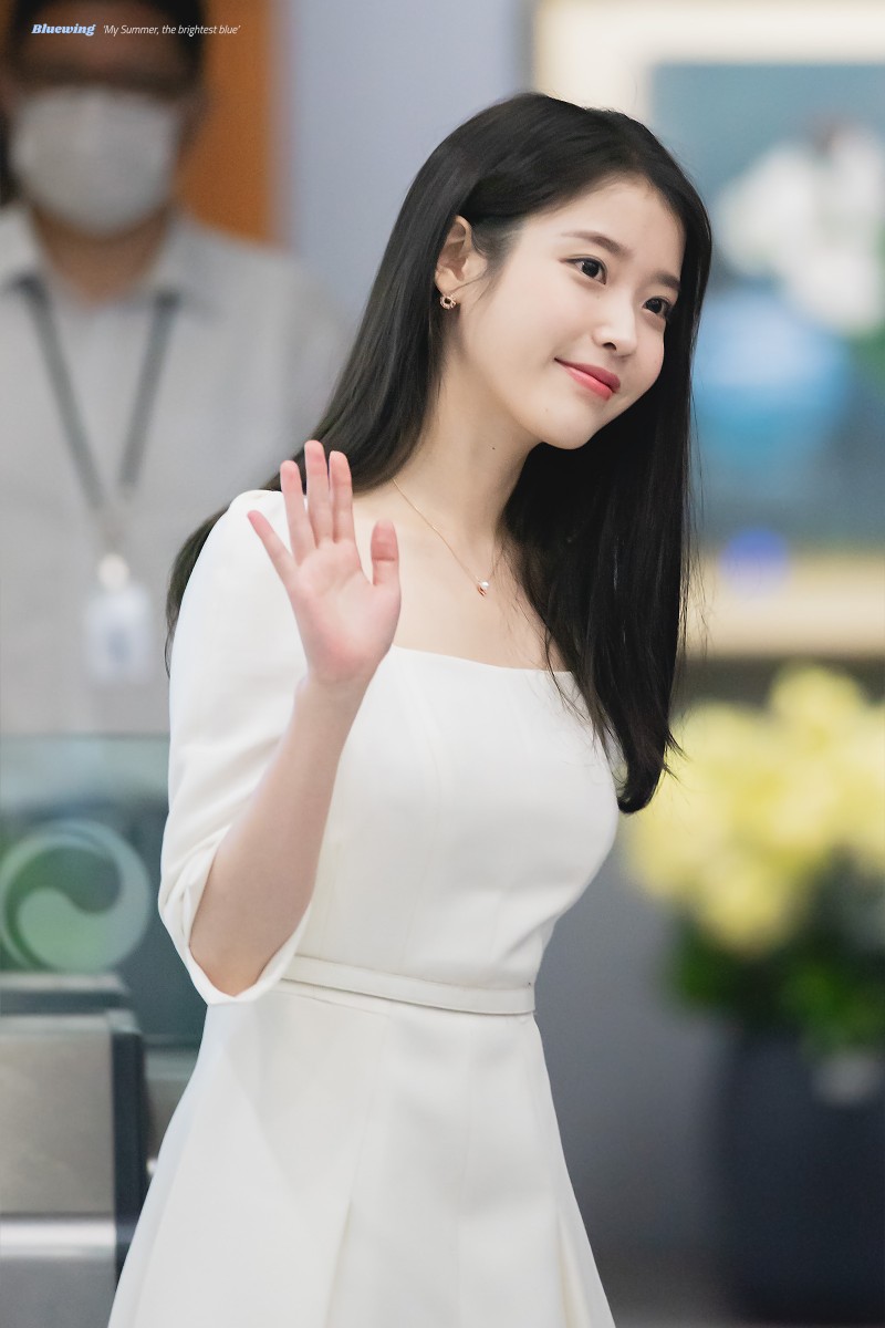 IU 李知恩 cr：bluewing