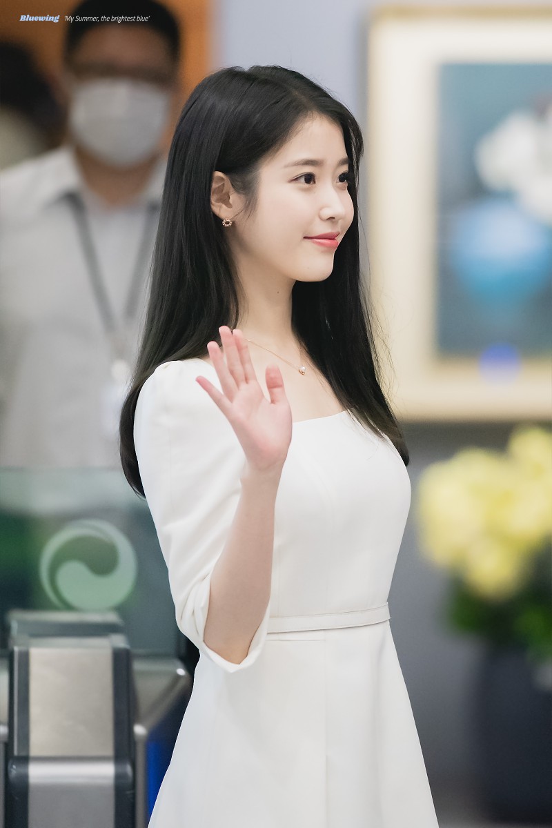 IU 李知恩 cr：bluewing