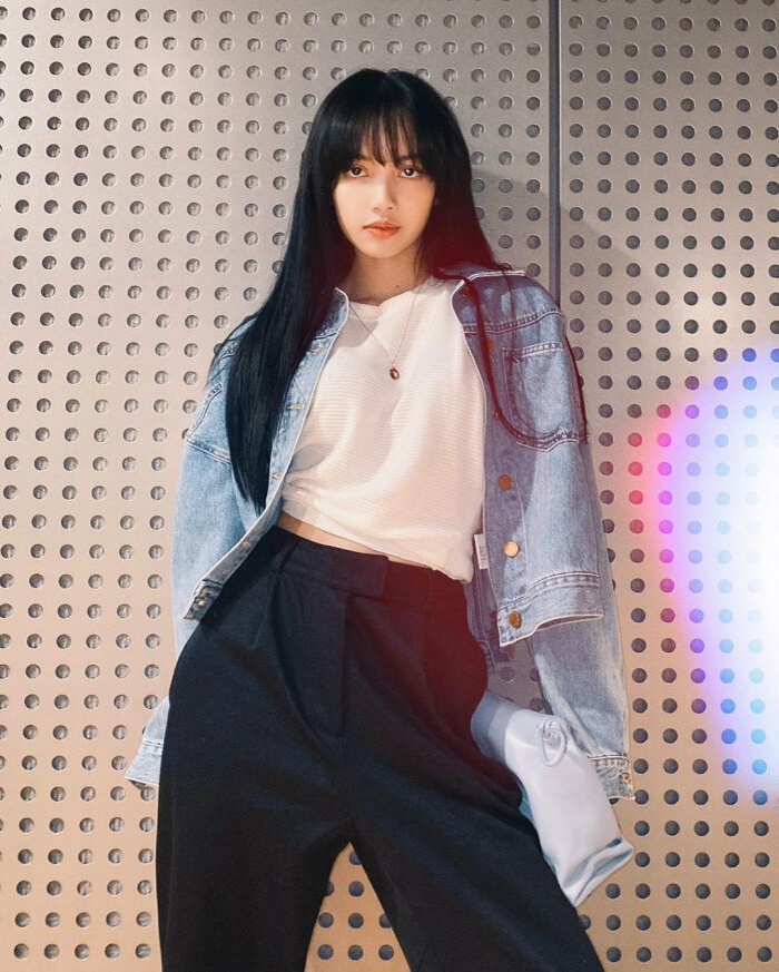 ?BLACKPINK回归倒计时一天啦啦啦
4? 闺女会越来越棒?
lisa