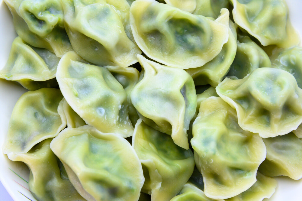 饺子 水饺 煮 熟食 煮饺子 面食 白色瓷盘 白色背景 调料 馅料 肉馅 菜馅 瓷盘 圆形 圆形瓷盘 白色 静物 概念 艺术 食品 中国 排列 特写 团圆饭 饮食 中国菜 美味 主食 春节 年夜饭 摄影 生活方式 中国文化 传统节日 庆典 健康食物 状态 塞满了的 中国元素 饮食文化 传统食物
