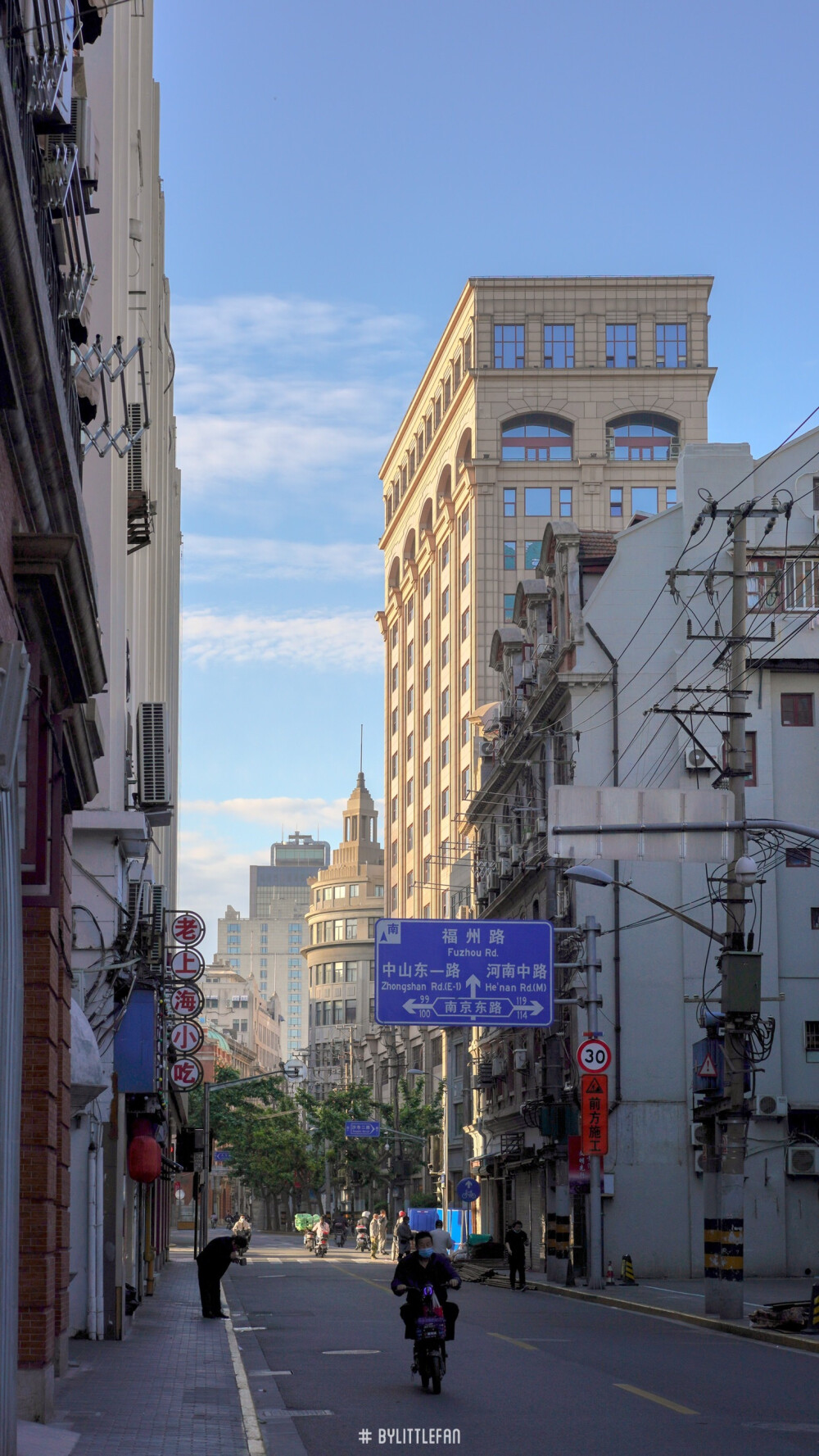 “ 城 市 街 道 记 忆 ”
摄影：@奕凢 #来拍一夏# ​