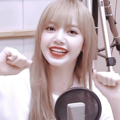 Lisa太美惹！！！
爱辽爱辽♡❤❤