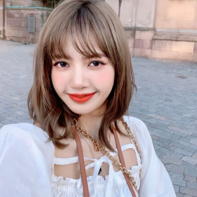 Lisa太美惹！！！
爱辽爱辽♡❤❤