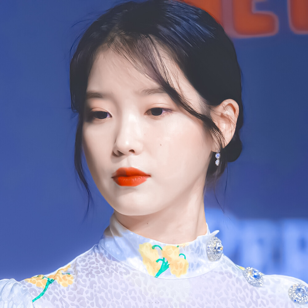 
○IU
/白嚟
