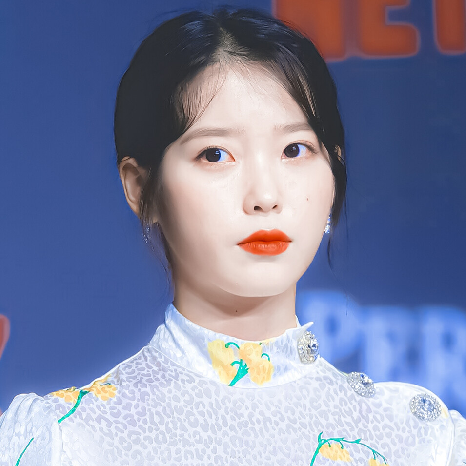 
○IU
/白嚟
