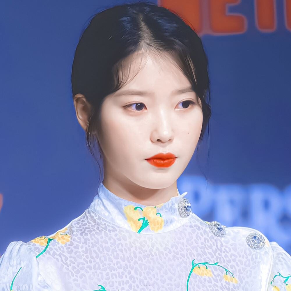 
○IU
/白嚟
