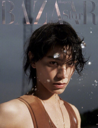 丁禹兮 Harper's BAZAAR 芭莎六月电子刊，夏日晴空里被风吹起微卷发梢，清澈干净的新鲜少年，很有日系男星的味道。