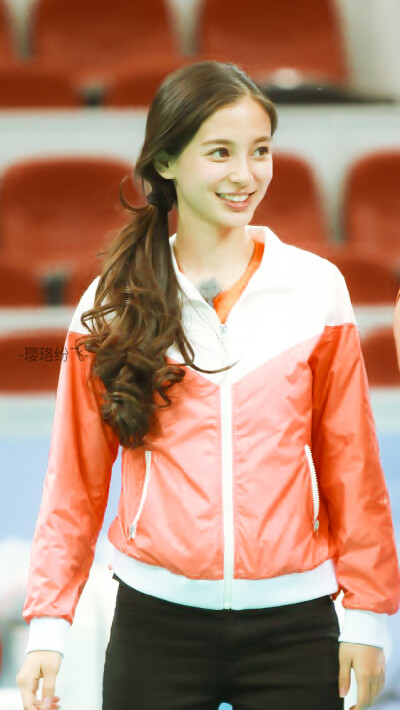 Angelababy
自修，拿图关注
围脖:人间至爱苏梦颖
ks:是璎珞啊～
