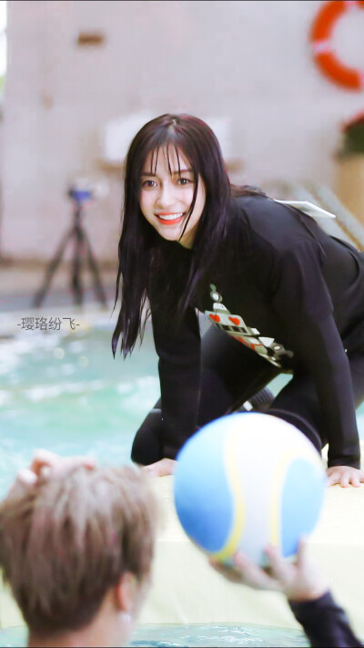 Angelababy
自修，拿图关注
围脖:人间至爱苏梦颖
ks:是璎珞啊～
