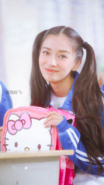 Angelababy
自修，拿图关注
围脖:人间至爱苏梦颖
ks:是璎珞啊～
