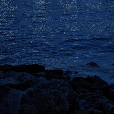 夜海 波光粼粼