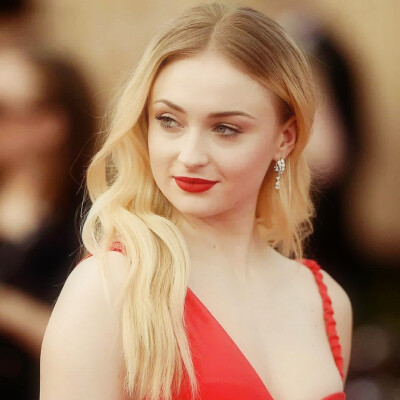 Sophie Turner
苏菲特纳